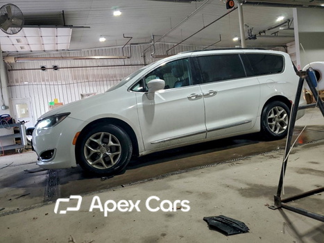 Chrysler Pacifica 2017 - Image 1 of 14
