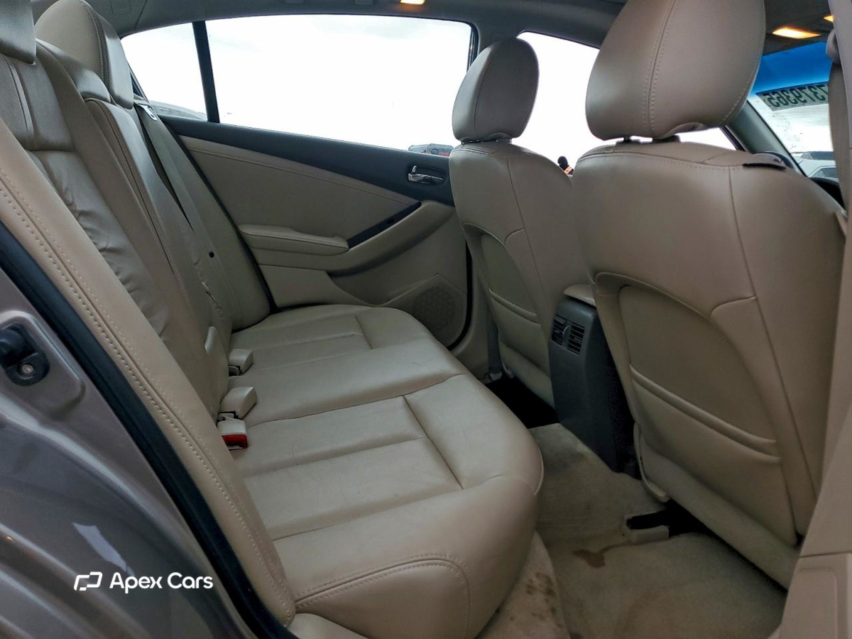 Nissan Altima 2011