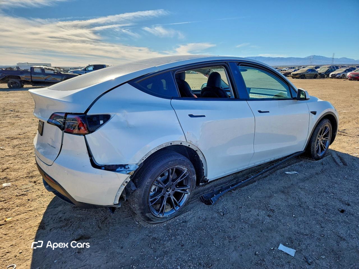 Tesla Model Y 2025
