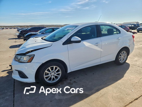 Chevrolet Sonic 2017 - Image 1 of 13