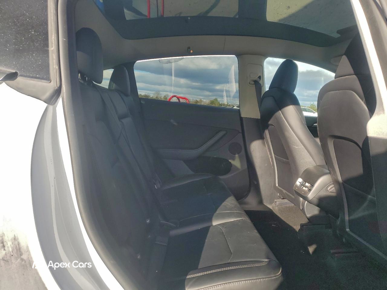 Tesla Model Y 2025