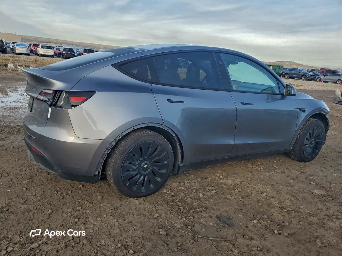 Tesla Model Y 2025