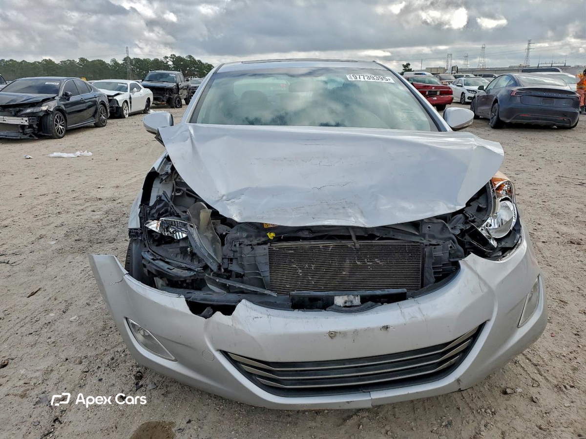 Hyundai Elantra 2012