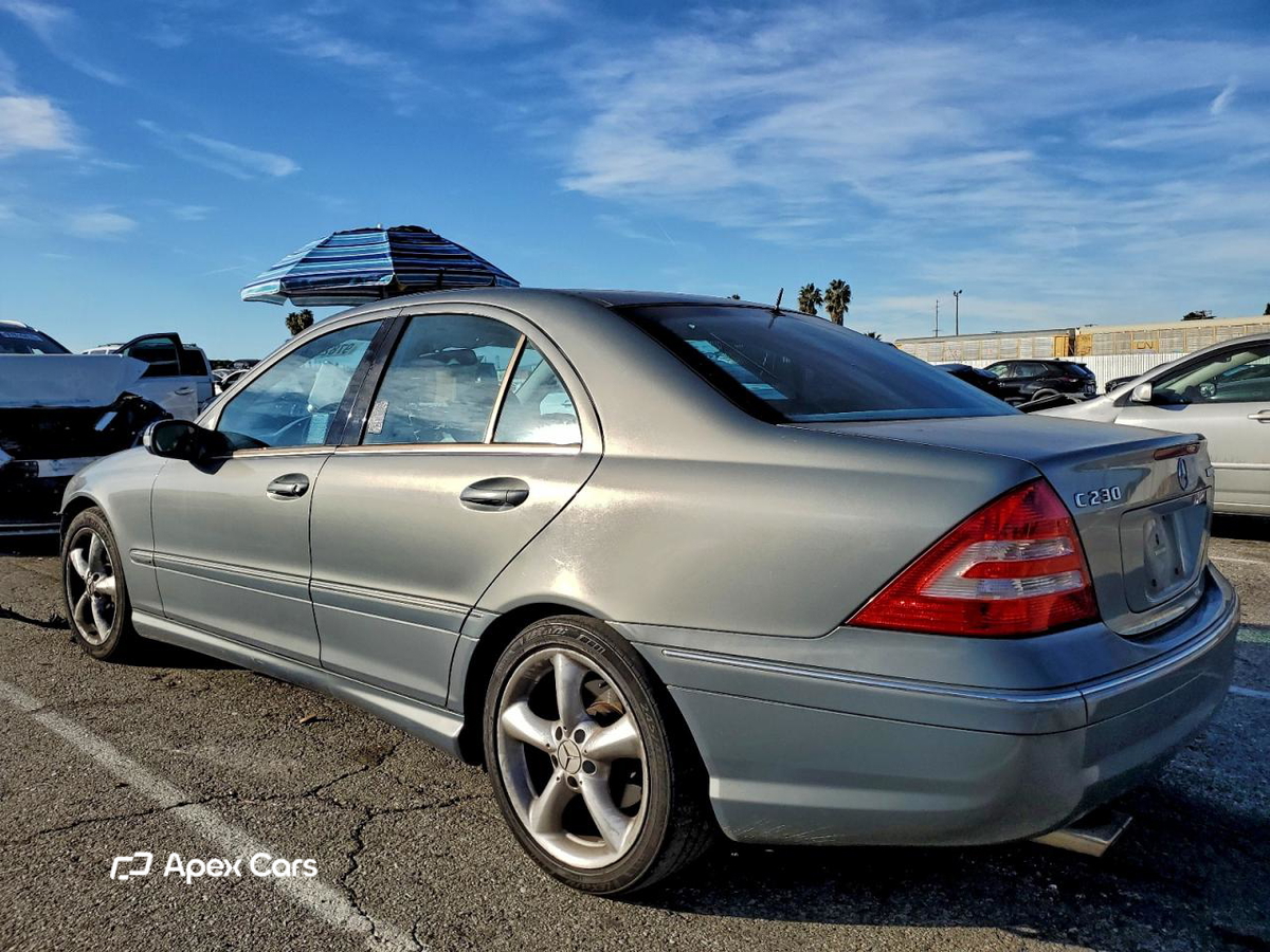 Mercedes-Benz  2005