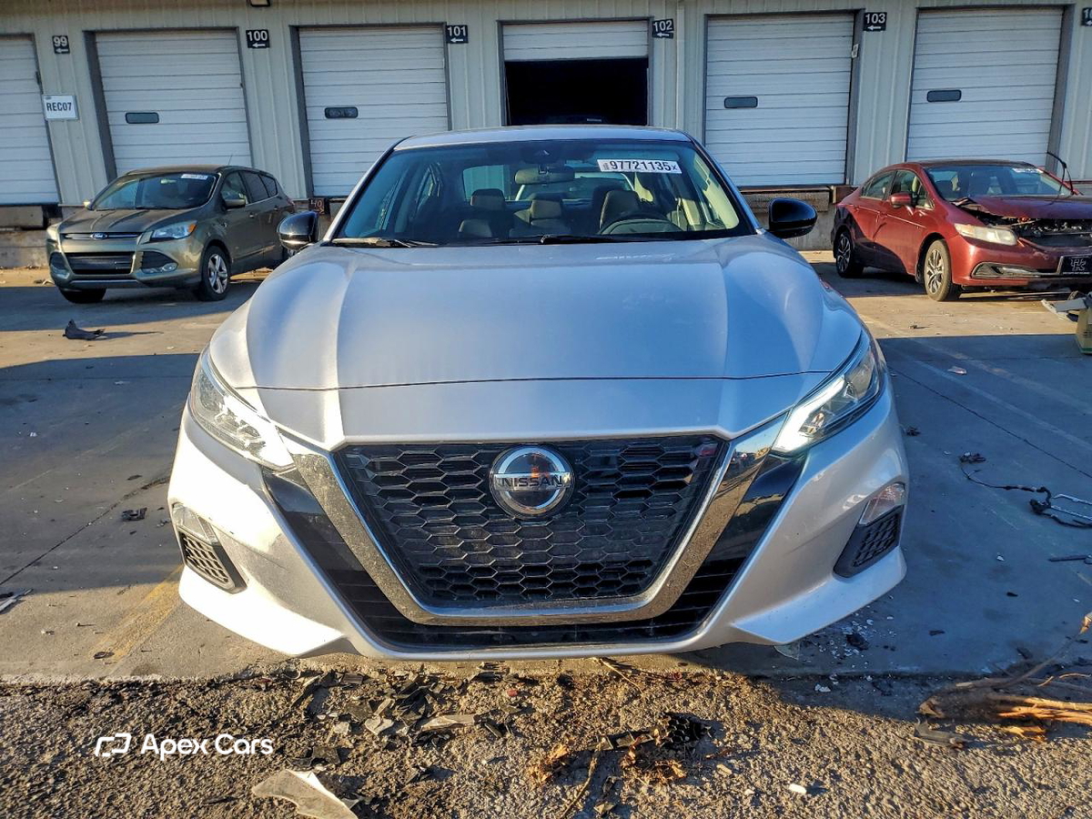 Nissan Altima 2020