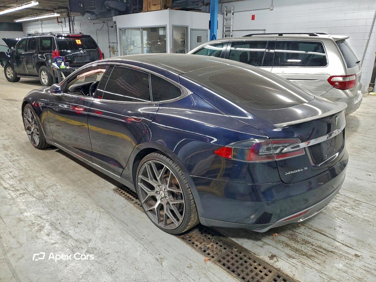 Tesla Model S 2015