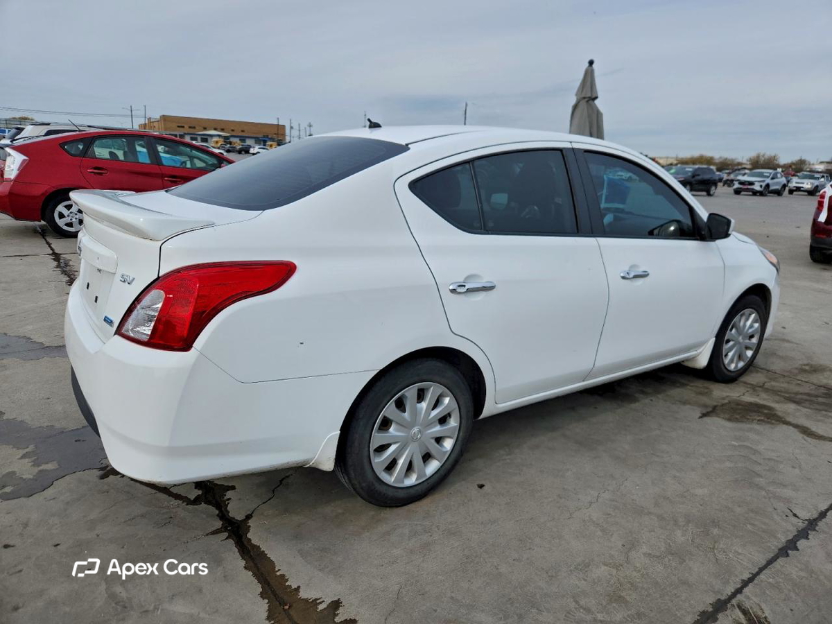 Nissan Versa 2016