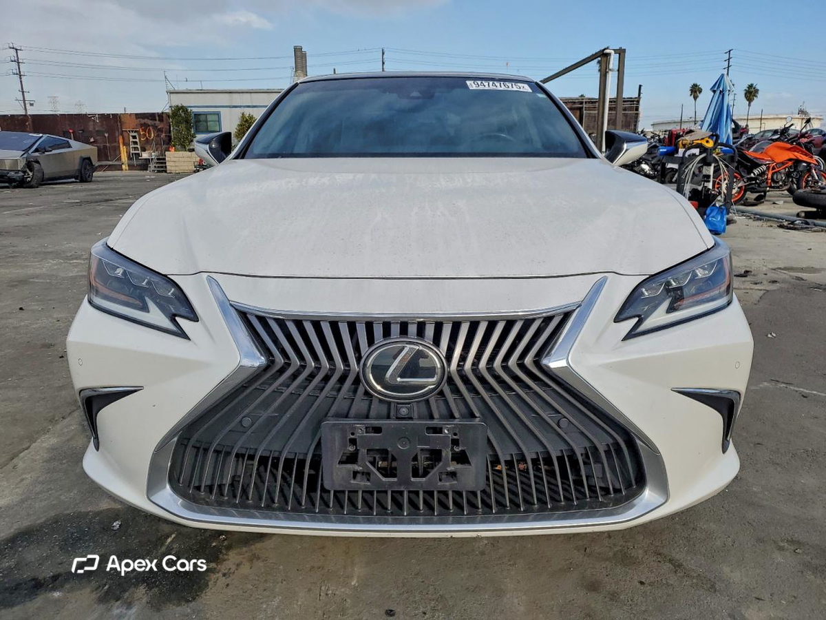 Lexus ES 2019
