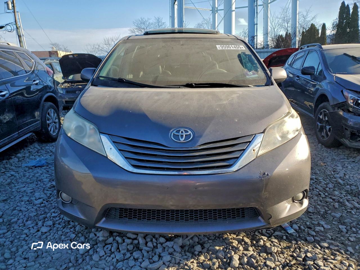 Toyota Sienna 2014