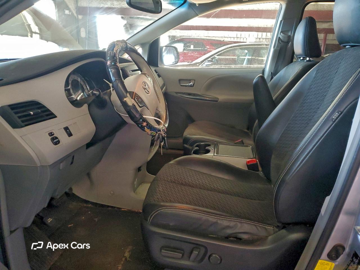 Toyota Sienna 2012