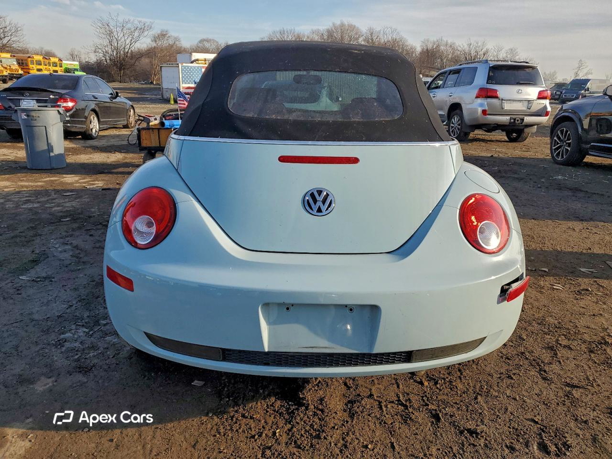 Volkswagen Beetle 2010