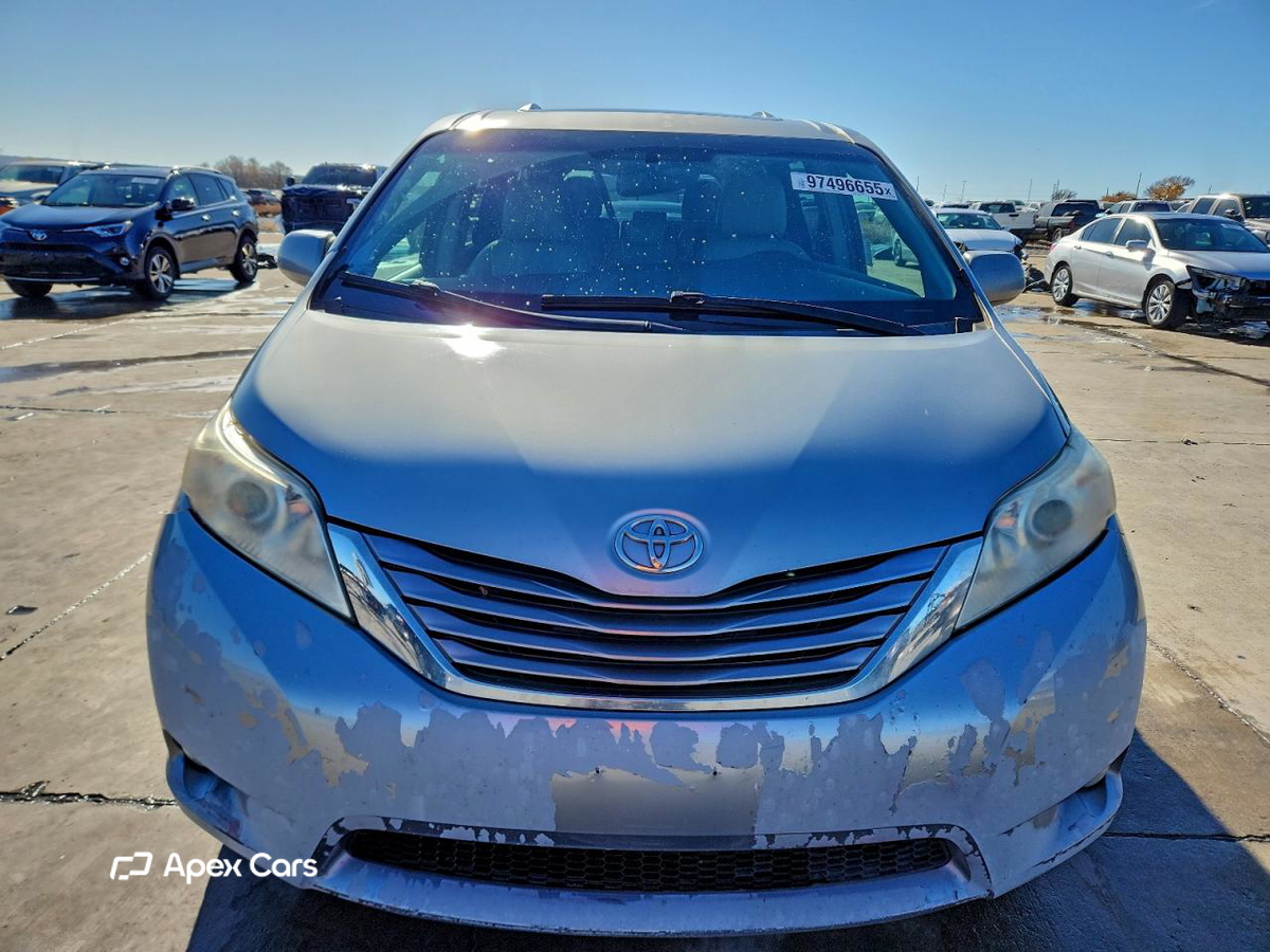 Toyota Sienna 2016