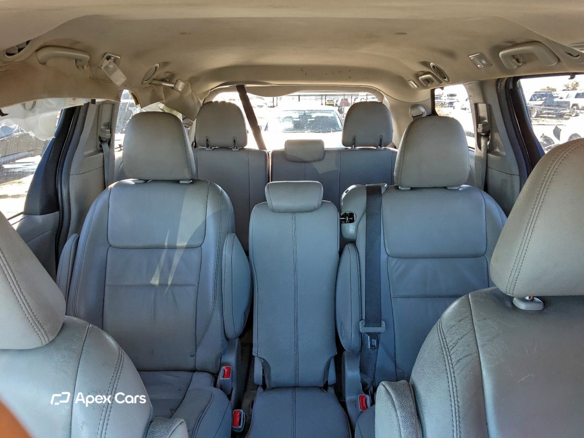 Toyota Sienna 2016
