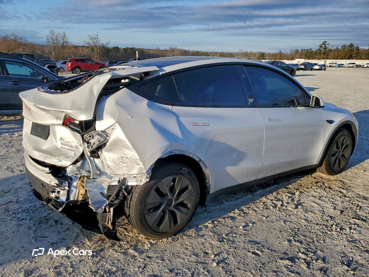 Tesla Model Y 2024