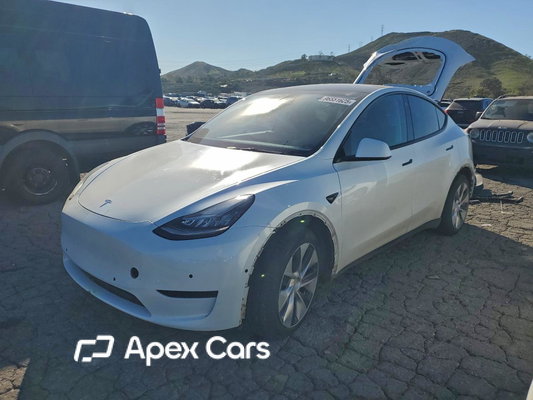 Tesla Model Y 2021 - Image 1 of 14