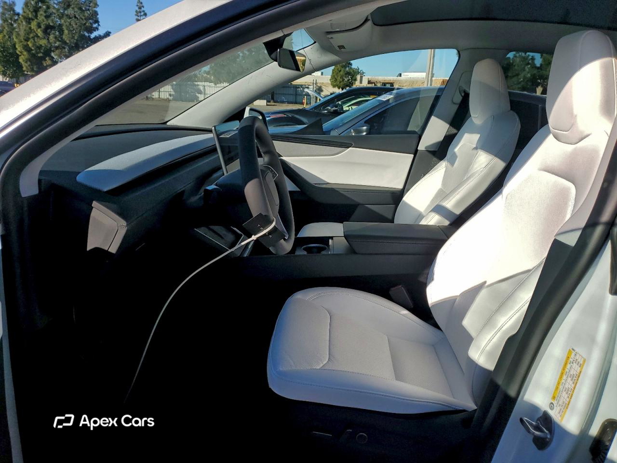 Tesla Model Y 2026