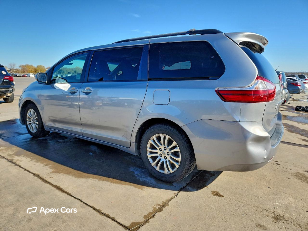 Toyota Sienna 2016