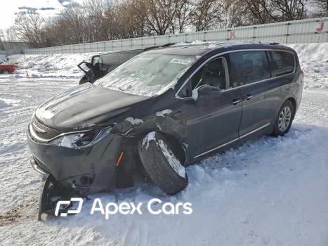 Chrysler Pacifica 2017 - Image 1 of 15