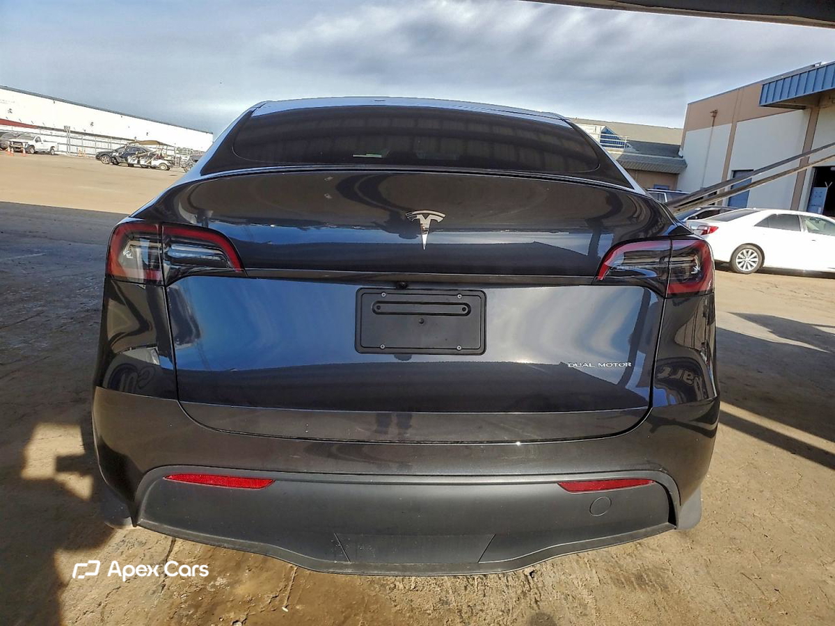 Tesla Model Y 2025
