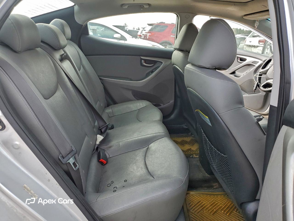 Hyundai Elantra 2012