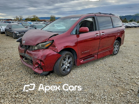 Toyota Sienna 2015 - Image 1 of 14