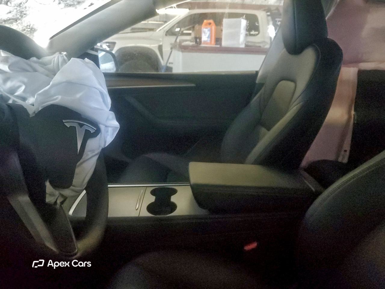 Tesla Model Y 2025