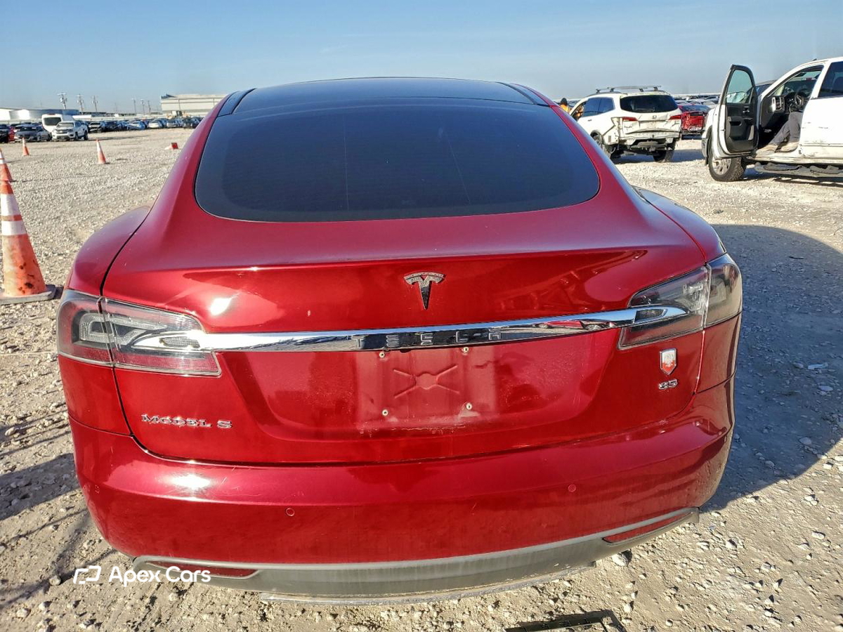 Tesla Model S 2015