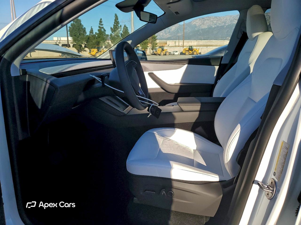 Tesla Model Y 2026