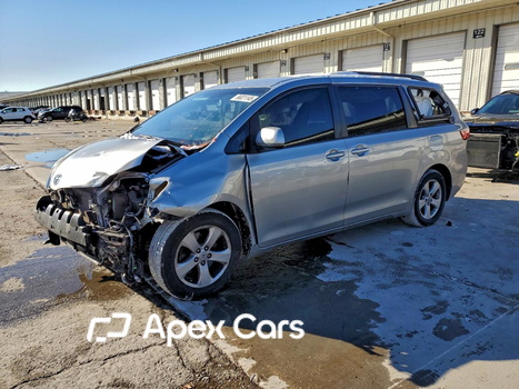 Toyota Sienna 2015 - Zdjęcie 1 z 14