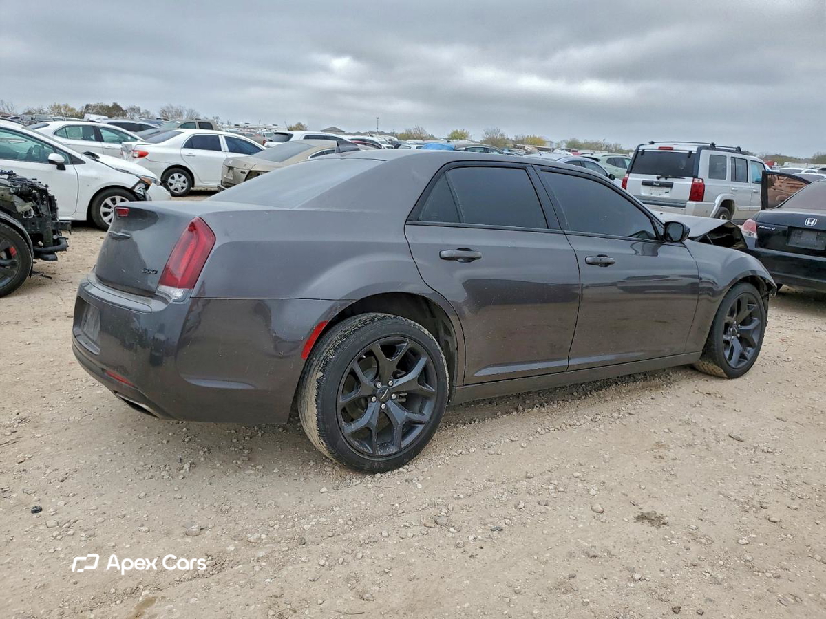Chrysler 300 2023