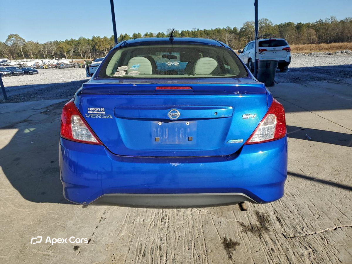 Nissan Versa 2015