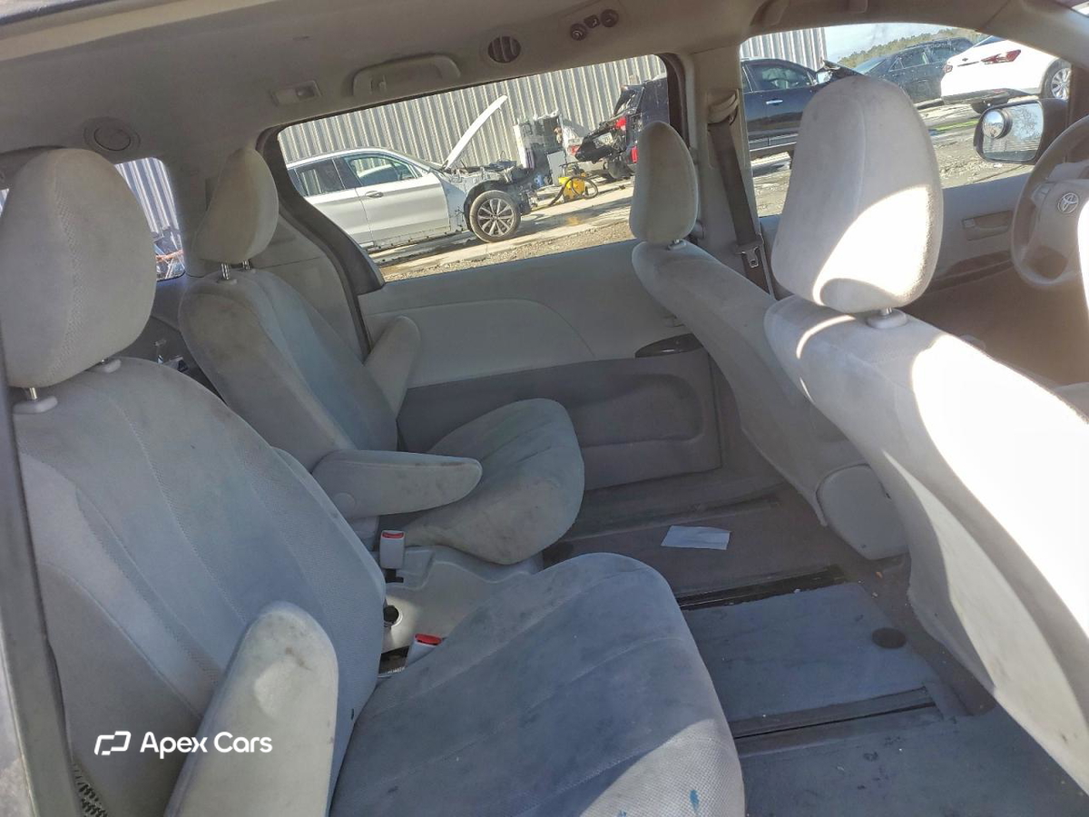 Toyota Sienna 2011