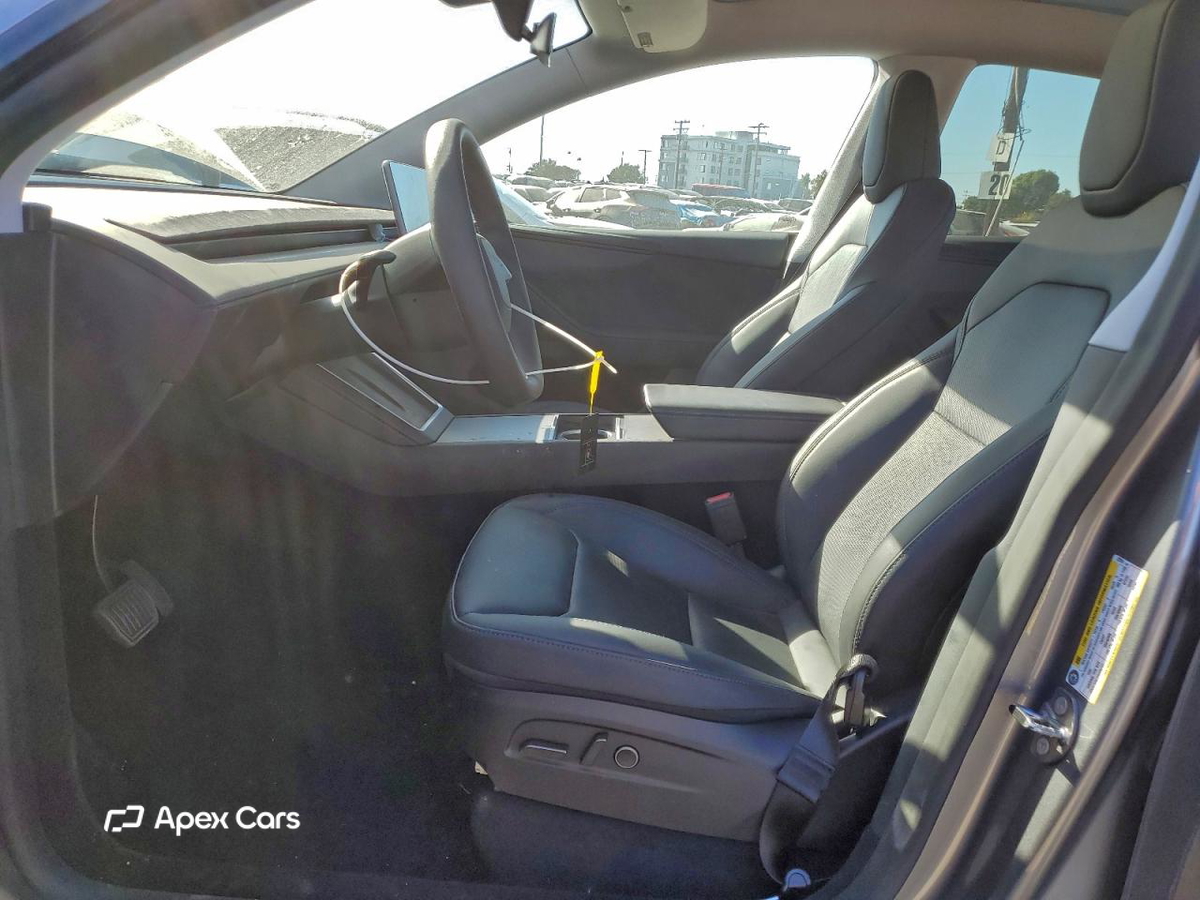 Tesla Model Y 2026