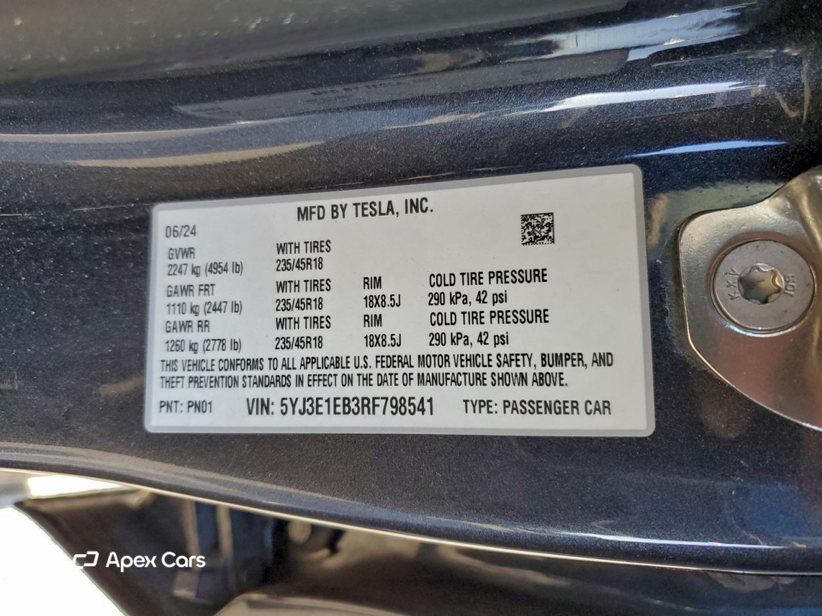 Tesla Model 3 2024