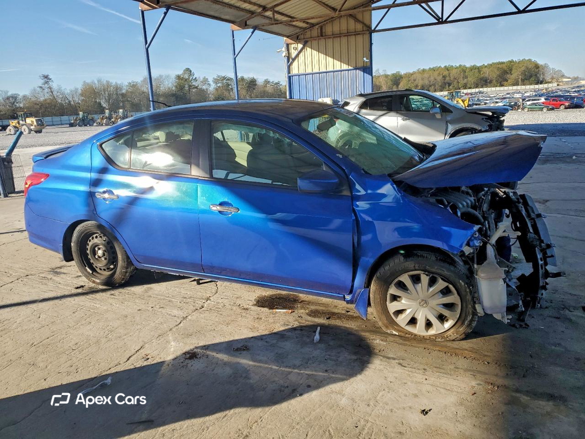 Nissan Versa 2015