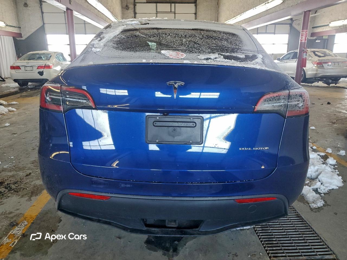 Tesla Model Y 2025