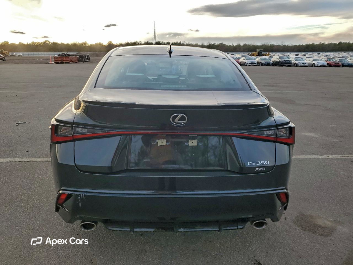 Lexus IS 2024