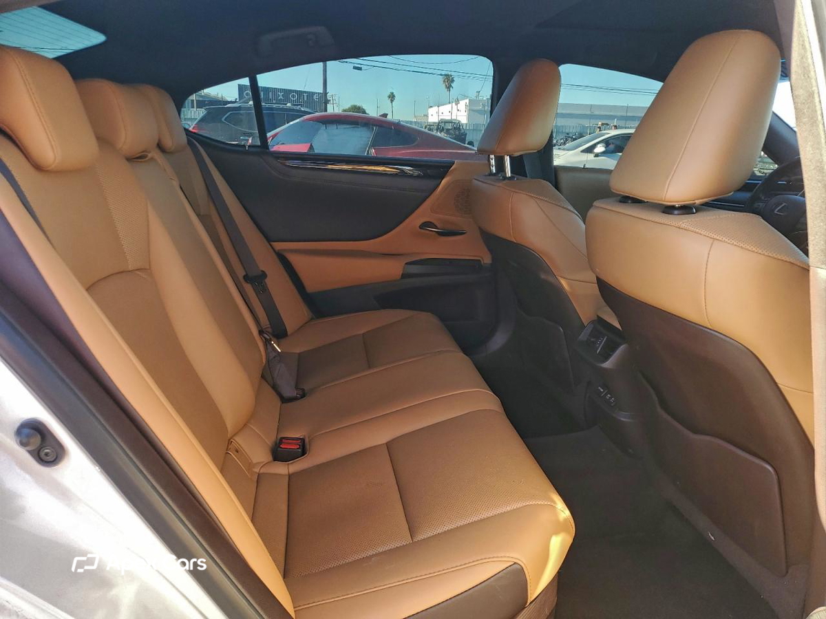 Lexus ES 2021