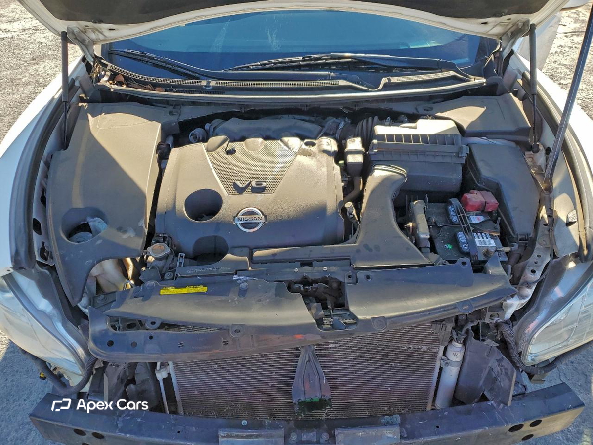 Nissan Maxima 2011