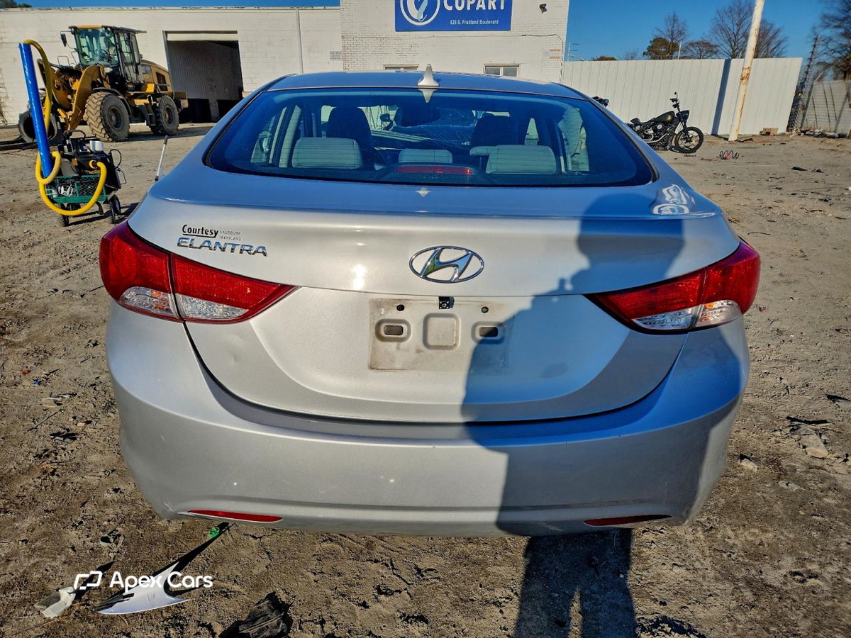 Hyundai Elantra 2012