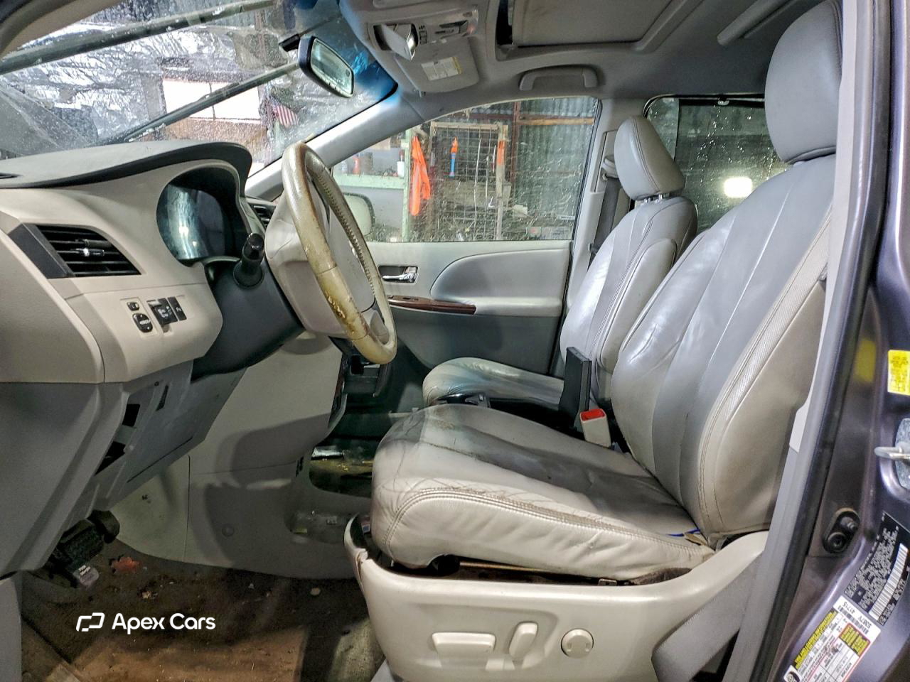 Toyota Sienna 2011