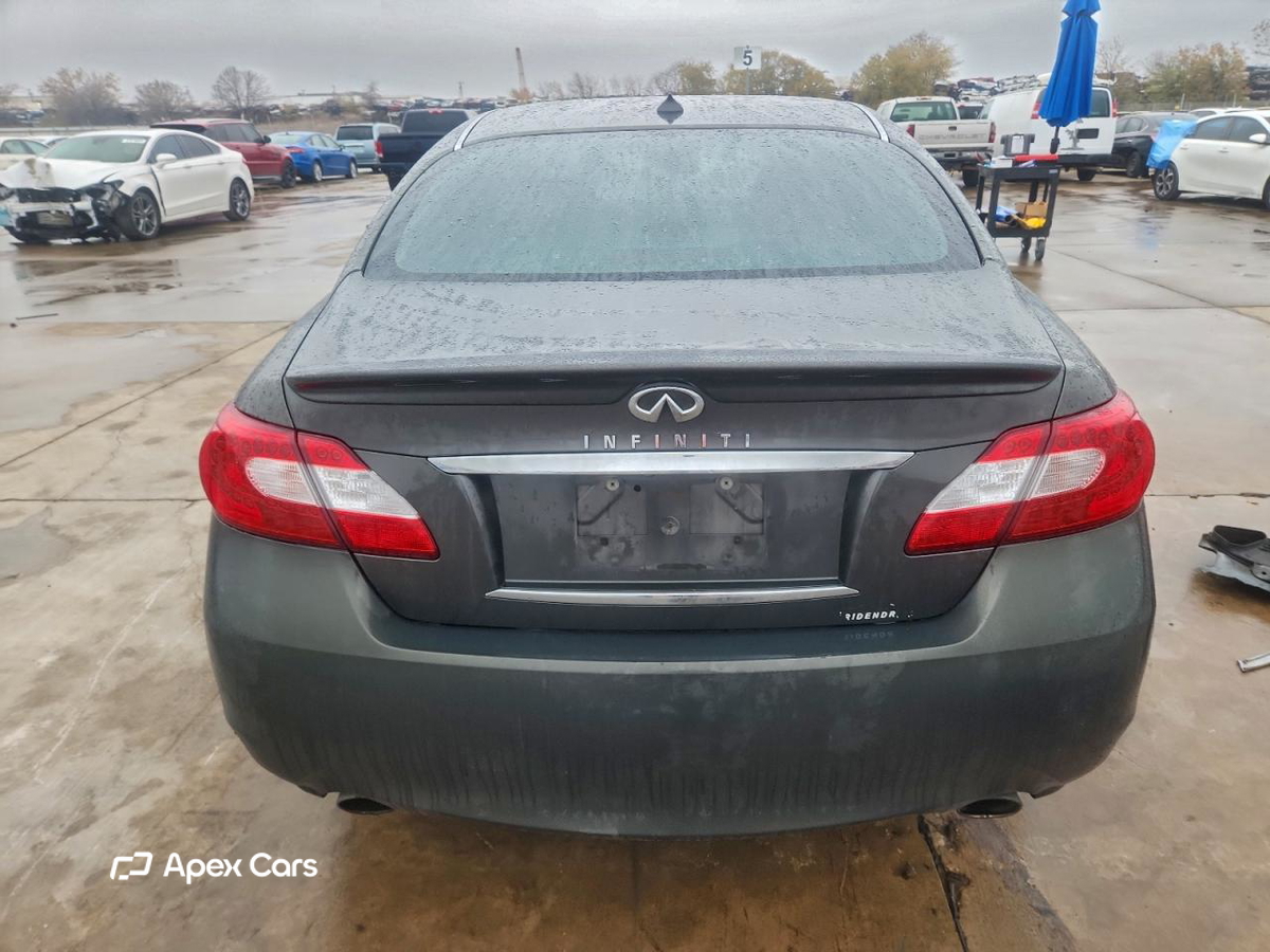 Infiniti M 2012