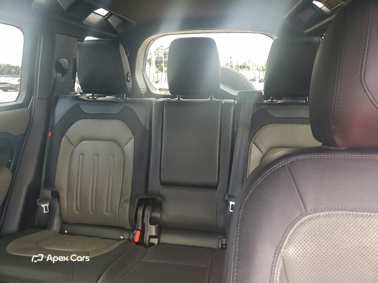 Land Rover Defender 2021