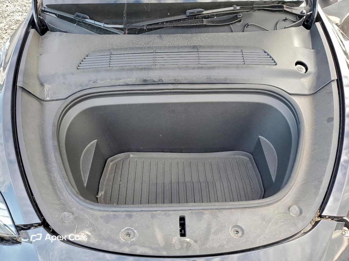 Tesla Model Y 2025