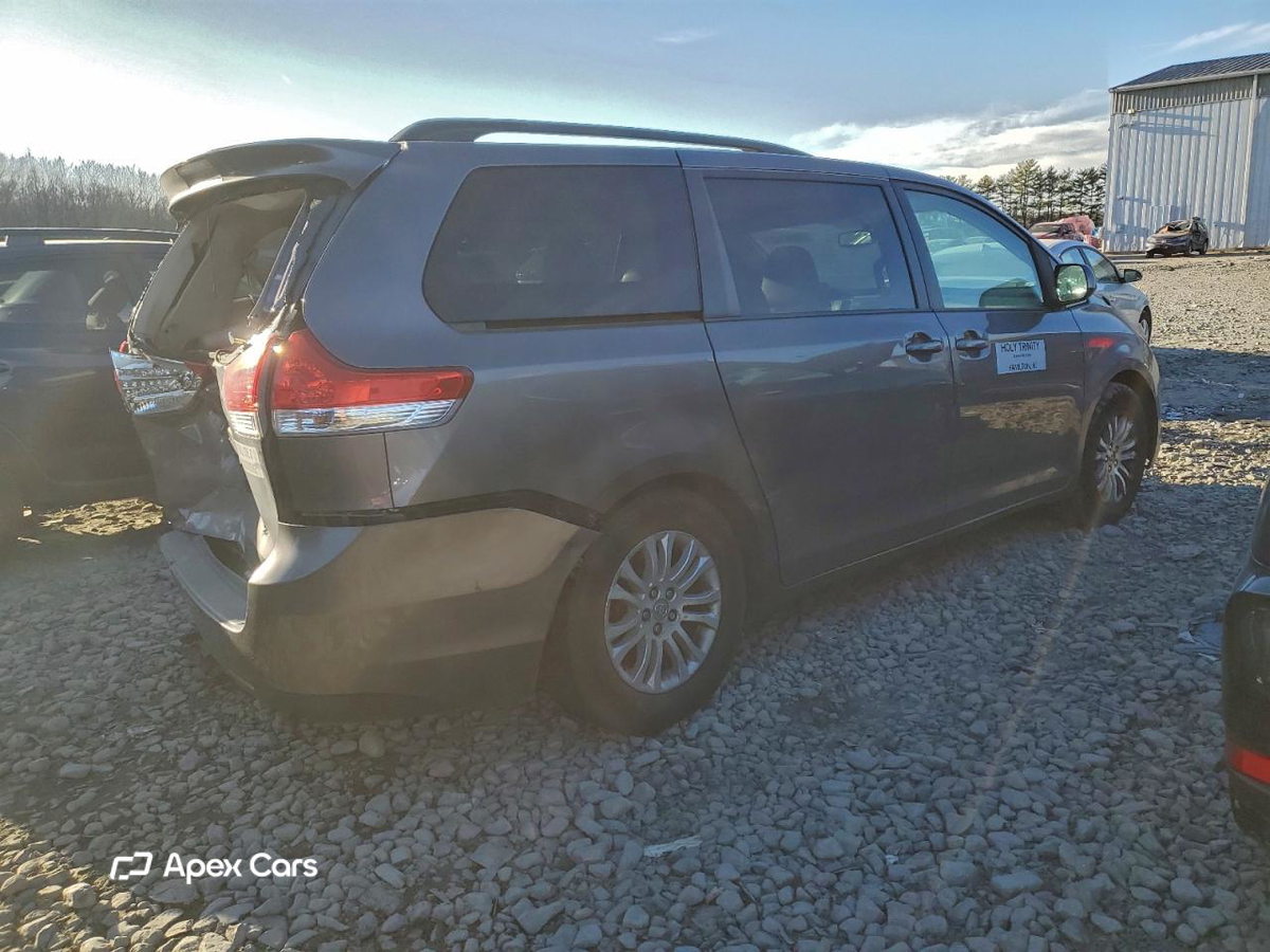 Toyota Sienna 2014
