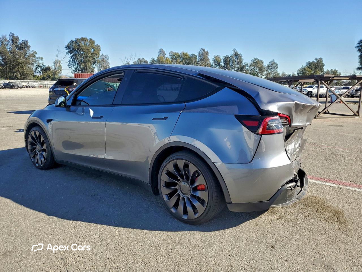 Tesla Model Y 2024