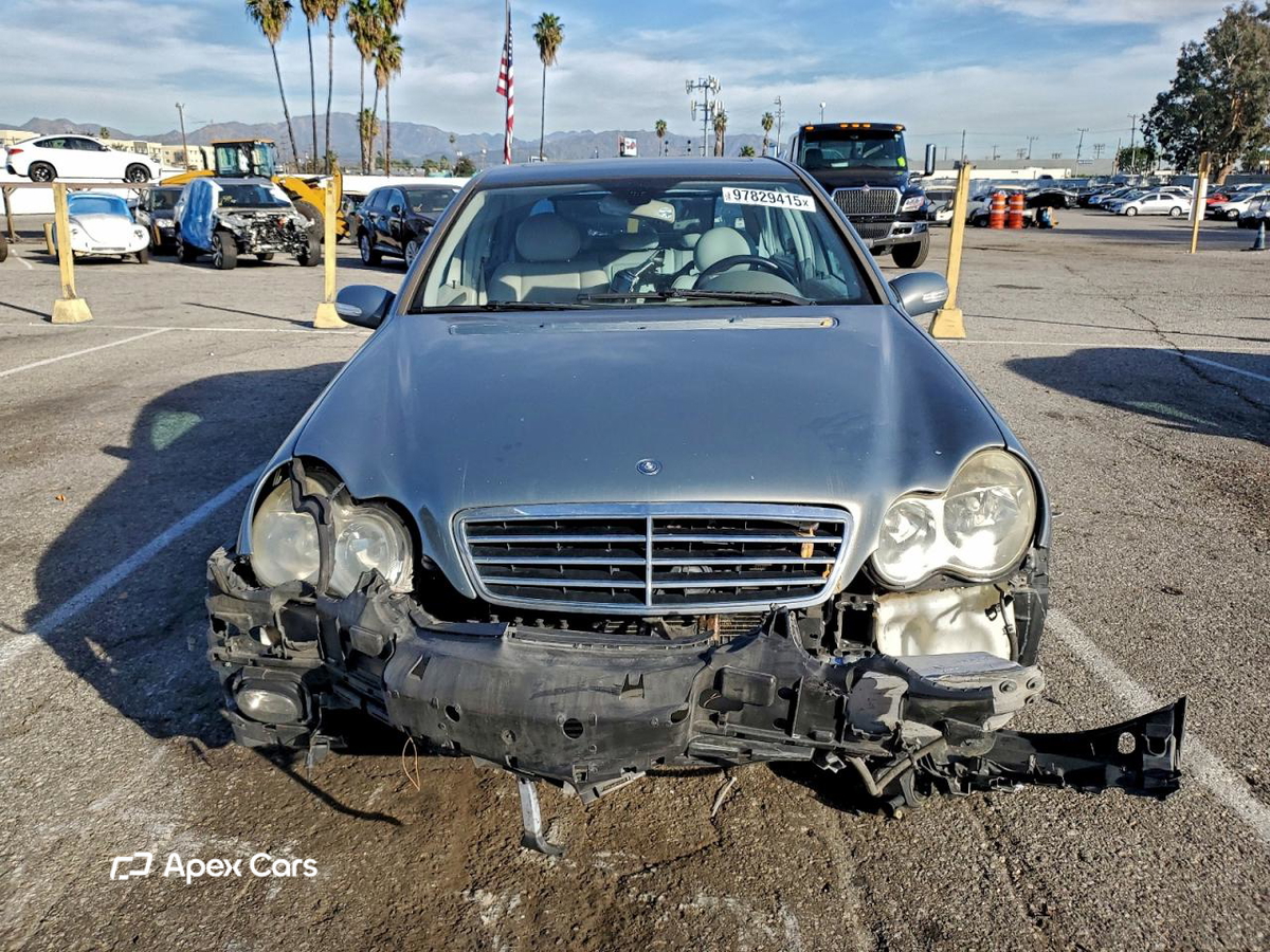 Mercedes-Benz  2005