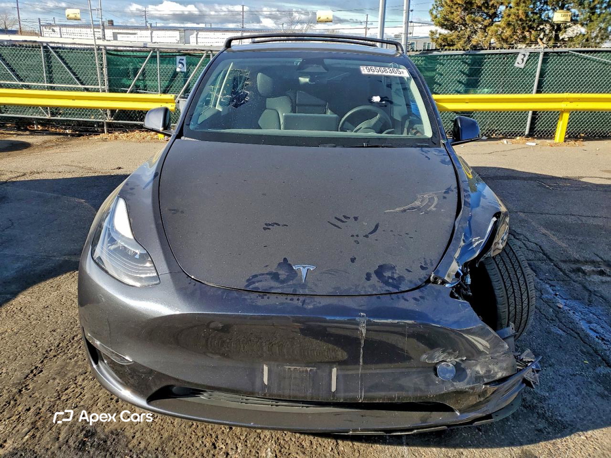 Tesla Model Y 2024