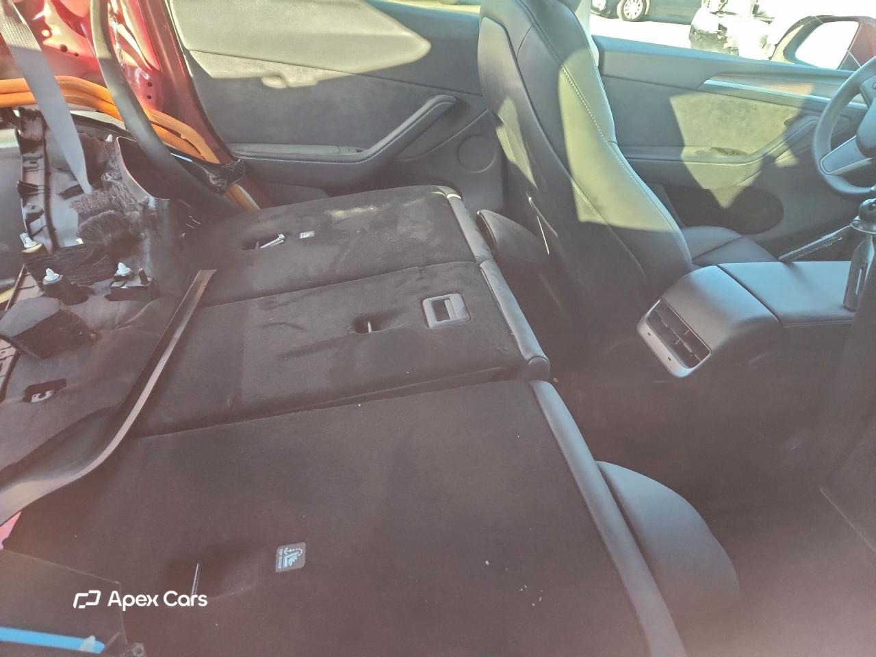 Tesla Model Y 2025