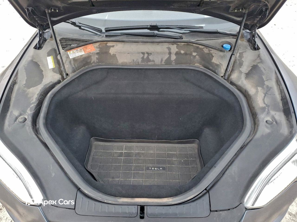 Tesla Model S 2015